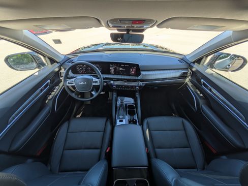 Certified 2025 Kia Telluride SX w/ SX Captain's Chair Package FWD image 36