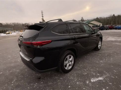 Used 2022 Toyota Highlander LE image 8