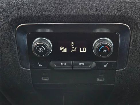 Used 2022 Chevrolet Tahoe Z71 w/ Luxury Package AWD/4WD image 18