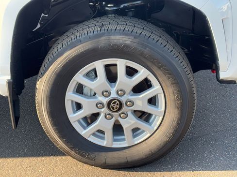 Certified 2024 Toyota Tacoma SR5 image 11