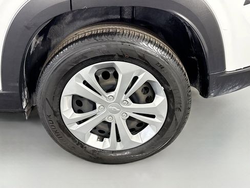 Used 2024 Chevrolet Trax LS FWD image 36