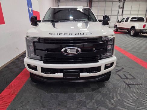 Used 2019 Ford F250 Lariat w/ Lariat Ultimate Package image 4