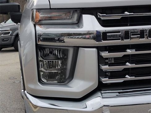 Used 2020 Chevrolet Silverado 2500 LTZ w/ LTZ Premium Package image 9