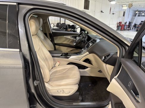 Used 2020 Lincoln Nautilus FWD w/ Equipment Group 101A image 13