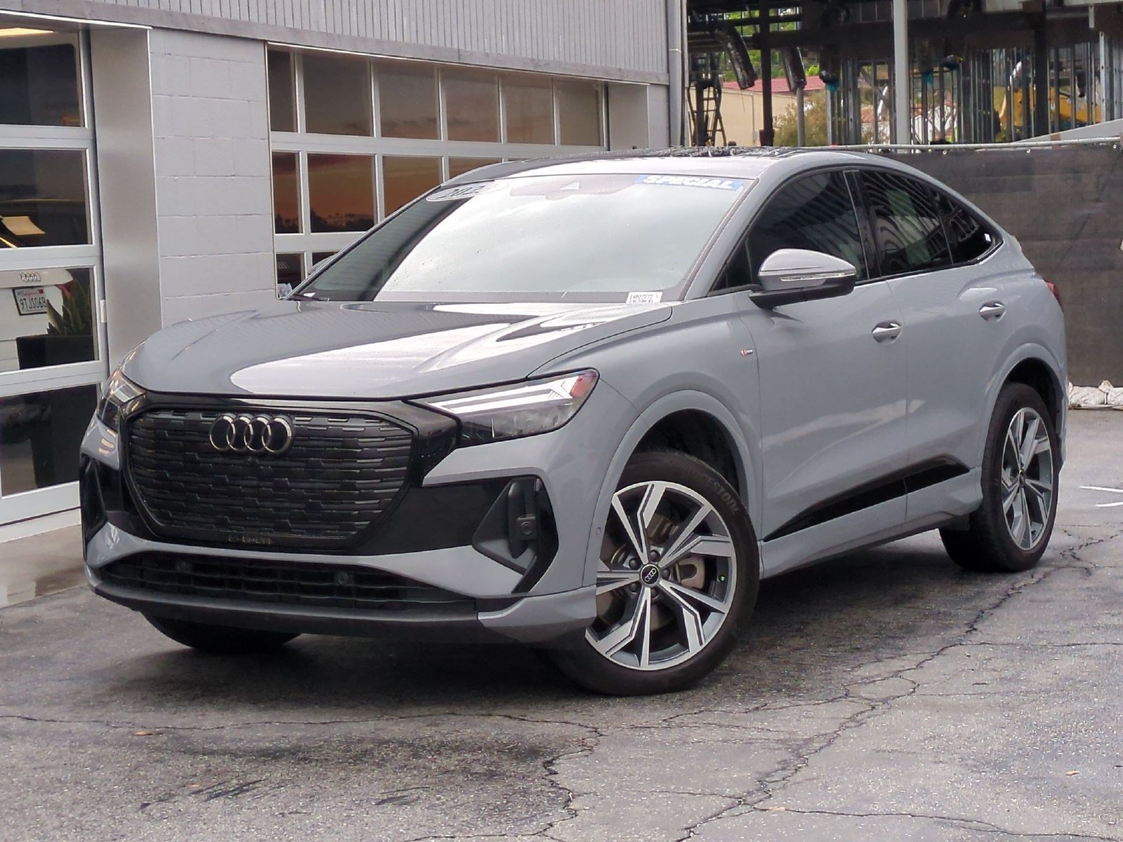 Used 2023 Audi Q4 e-tron Premium Plus w/ Premium Plus AWD/4WD image 3