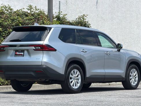 Used 2025 Toyota Grand Highlander FWD image 5