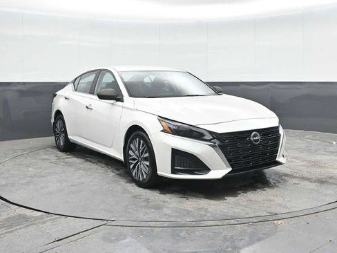 Used 2023 Nissan Altima 2.5 SV AWD/4WD image 7