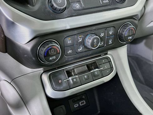 Used 2021 GMC Acadia SLT w/ LPO, Floor Liner Package FWD image 14