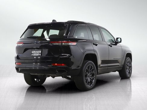 Used 2024 Jeep Grand Cherokee Summit AWD/4WD image 5