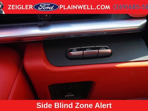 Used 2024 Chevrolet Corvette Stingray Premium Conv w/ Z51 Performance Package RWD image 29
