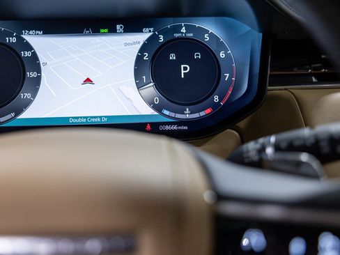 Used 2025 Land Rover Range Rover SE image 39