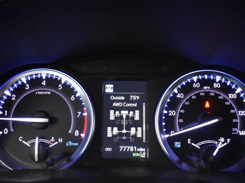 Used 2019 Toyota Highlander SE w/ Nightshade Edition AWD/4WD image 32