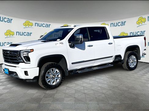 Used 2024 Chevrolet Silverado 2500 High Country w/ High Country Premium Package image 3