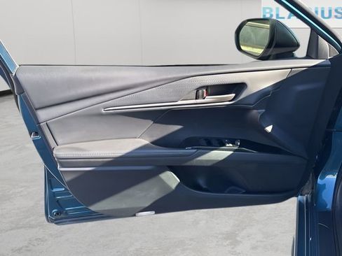 Used 2025 Toyota Camry XSE FWD image 9