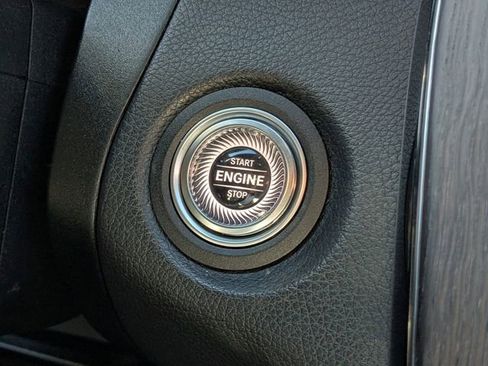 Used 2020 Mercedes-Benz GLC 300 4MATIC image 24