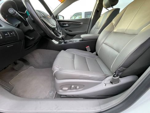 Used 2018 Chevrolet Impala Premier FWD image 10