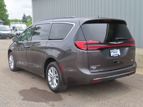 Used 2021 Chrysler Pacifica Touring AWD/4WD image 9