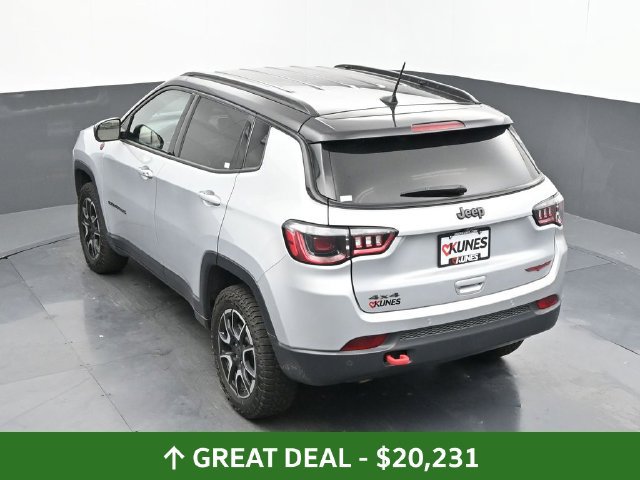 Used 2025 Jeep Compass Trailhawk AWD/4WD image 43