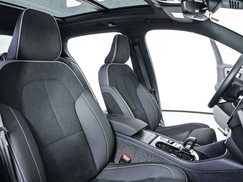 Certified 2025 Volvo XC40 B5 Plus image 24