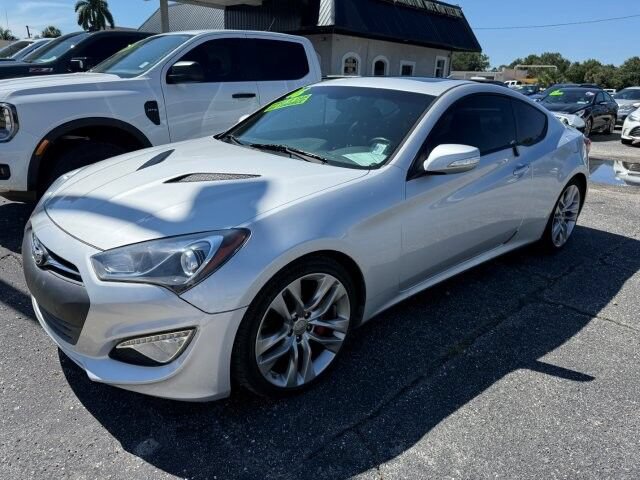 Used 2016 Hyundai Genesis Coupe 3.8 RWD image 3