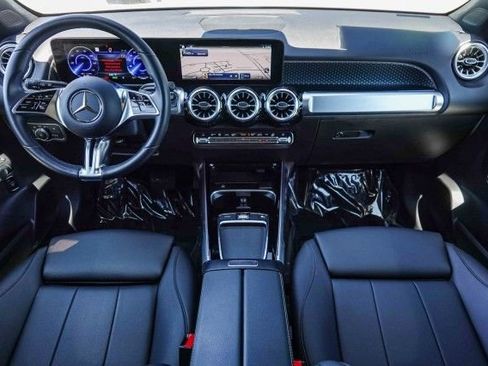 Used 2024 Mercedes-Benz EQB 300 4MATIC image 12