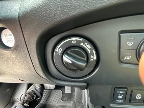 Used 2022 Nissan Frontier PRO-4X w/ Pro-4X Premium Package AWD/4WD image 24