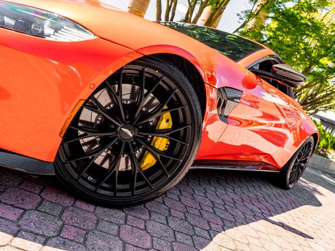 Used 2023 Aston Martin V8 Vantage Roadster RWD image 35