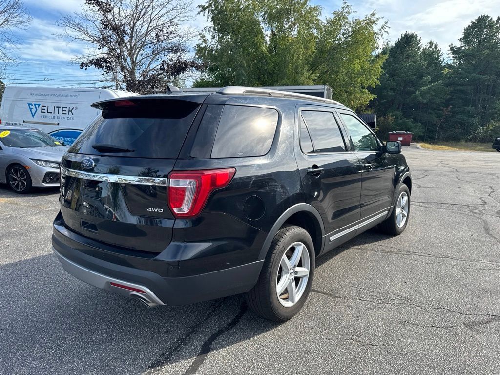 Used 2017 Ford Explorer XLT AWD/4WD image 5