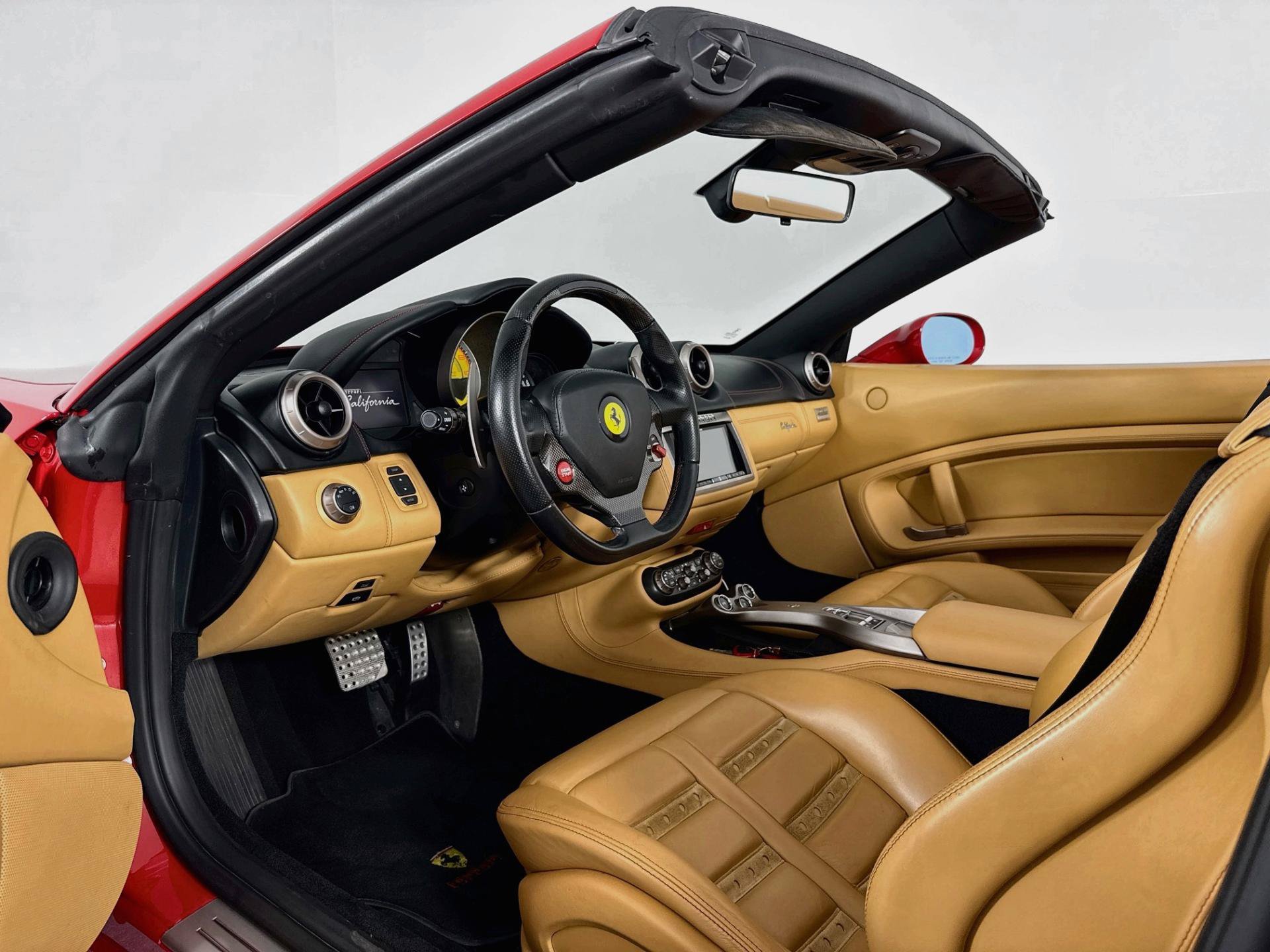 Used 2010 Ferrari California RWD image 9