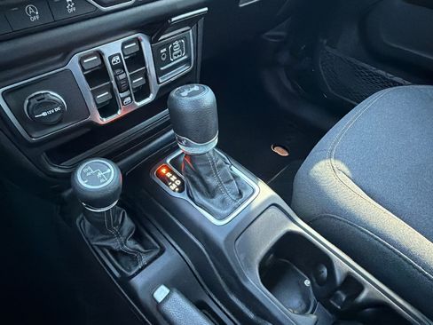 Used 2026 Jeep Wrangler Unlimited Sahara w/ Technology Group AWD/4WD image 31