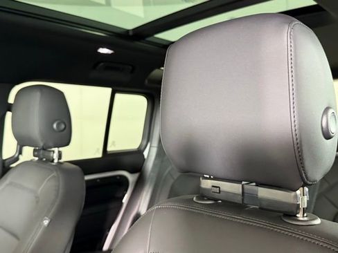 New 2025 Land Rover Defender 110 X-Dynamic SE image 11