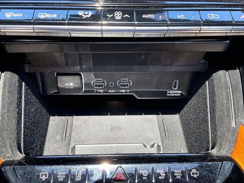 Certified 2022 Jeep Grand Wagoneer Series III AWD/4WD image 18