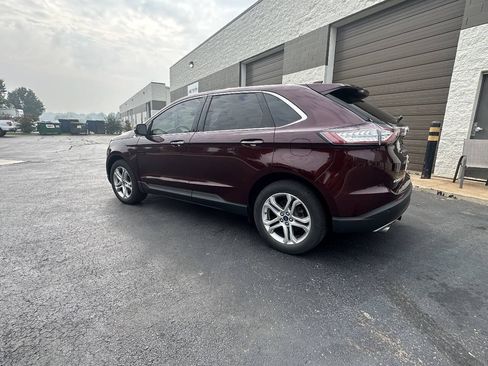 Used 2018 Ford Edge Titanium w/ Technology Package FWD image 3
