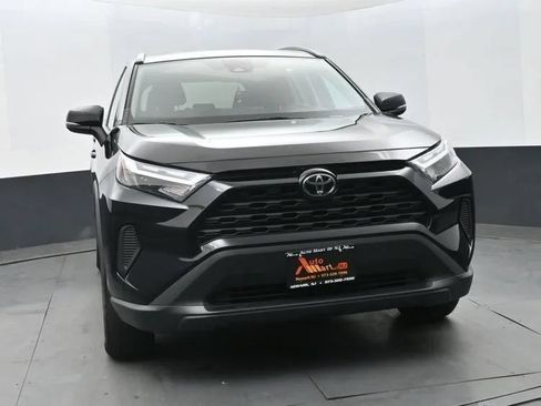 Used 2024 Toyota RAV4 XLE FWD image 3