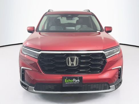 Used 2024 Honda Pilot Touring image 2