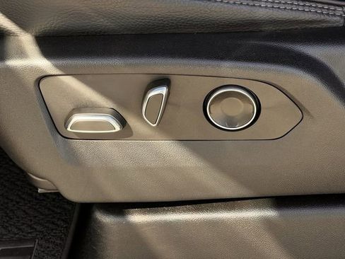 Used 2023 GMC Yukon Denali w/ Denali Reserve Package image 24