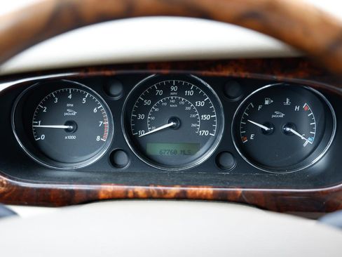 Used 2004 Jaguar XJ8 image 30