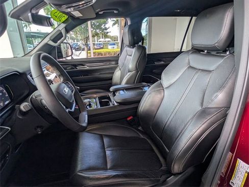 Used 2023 Jeep Wagoneer 4WD image 6