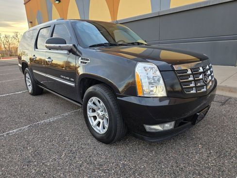 Used 2012 Cadillac Escalade ESV Luxury image 2