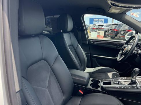 Used 2021 Porsche Macan AWD/4WD image 30