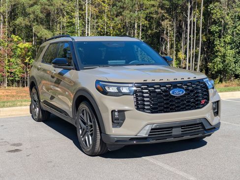 New 2026 Ford Explorer ST w/ Sun And Sound Package image 2