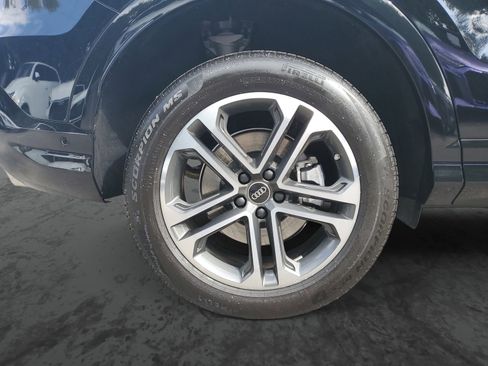 Used 2025 Audi Q5 Premium w/ Convenience Package image 5