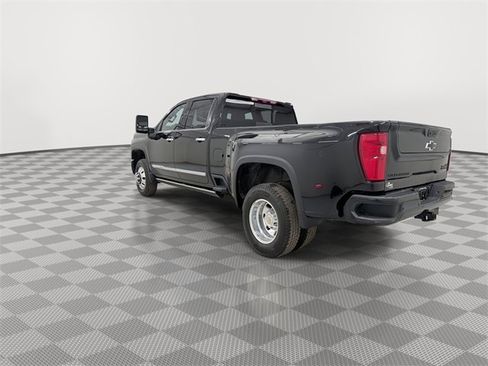Certified 2024 Chevrolet Silverado 3500 High Country w/ High Country Premium Package image 8