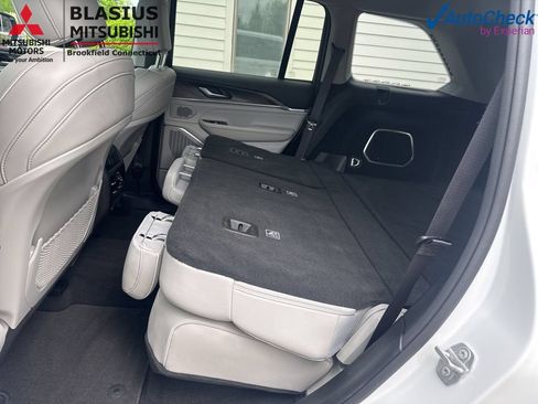 Used 2023 Jeep Grand Cherokee Overland AWD/4WD image 32