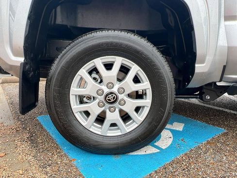 Used 2025 Toyota Tacoma SR5 image 7