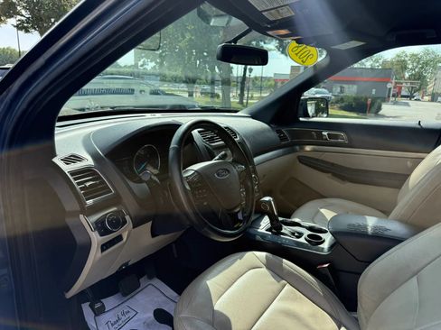 Used 2018 Ford Explorer XLT w/ Equipment Group 202A FWD image 10