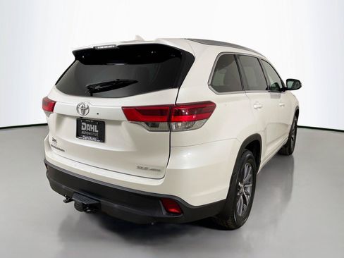 Used 2018 Toyota Highlander XLE AWD/4WD image 13