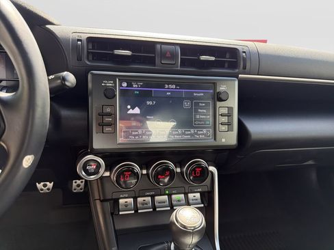 Used 2025 Toyota GR86 Premium w/ ALL Weather Mat Package (TMS) RWD image 9