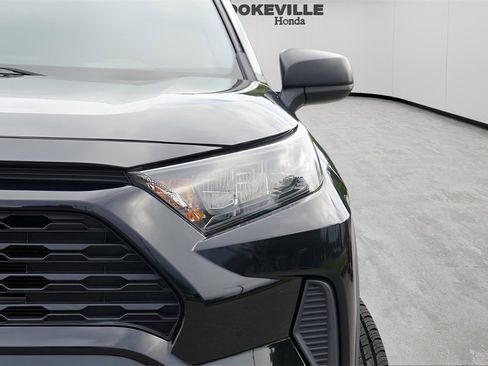 Used 2021 Toyota RAV4 LE image 4