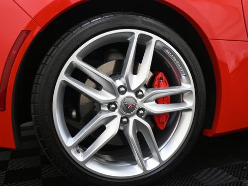 Used 2019 Chevrolet Corvette Stingray Coupe w/ 1LT RWD image 35